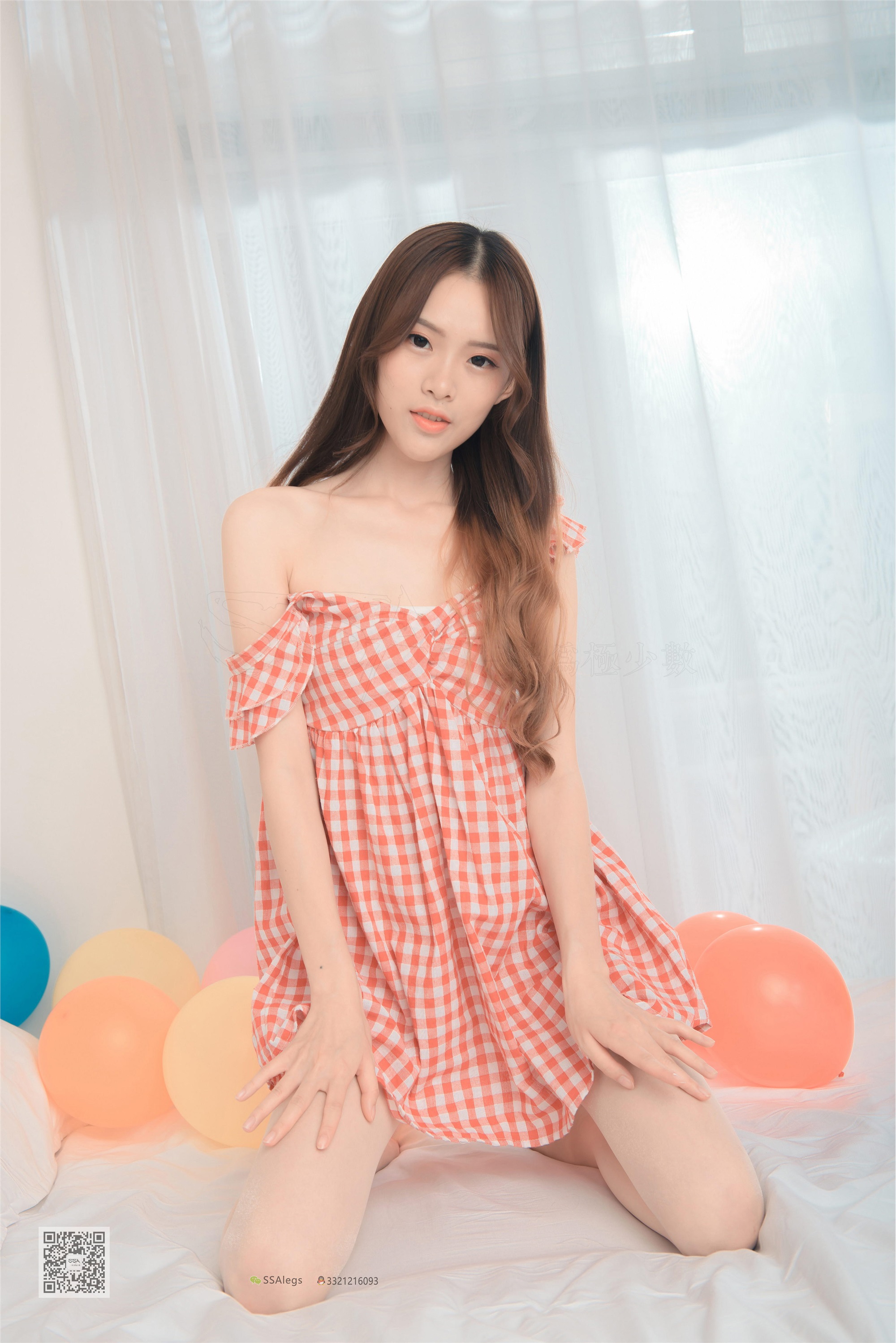 SSA丝社 NO.014 小琪琪 闪光开裆丝袜的另一种演绎